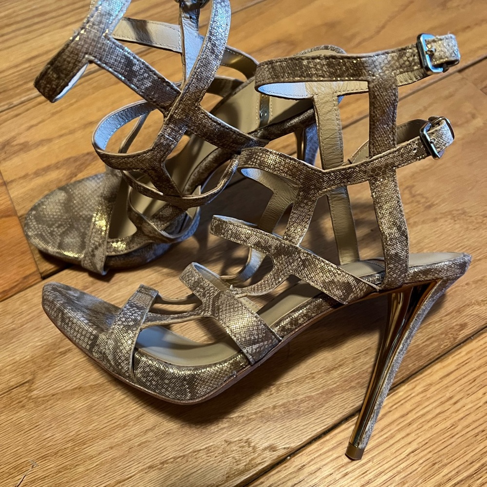 Marciano women’s heels. Like new. 7 1/2 leather sole.